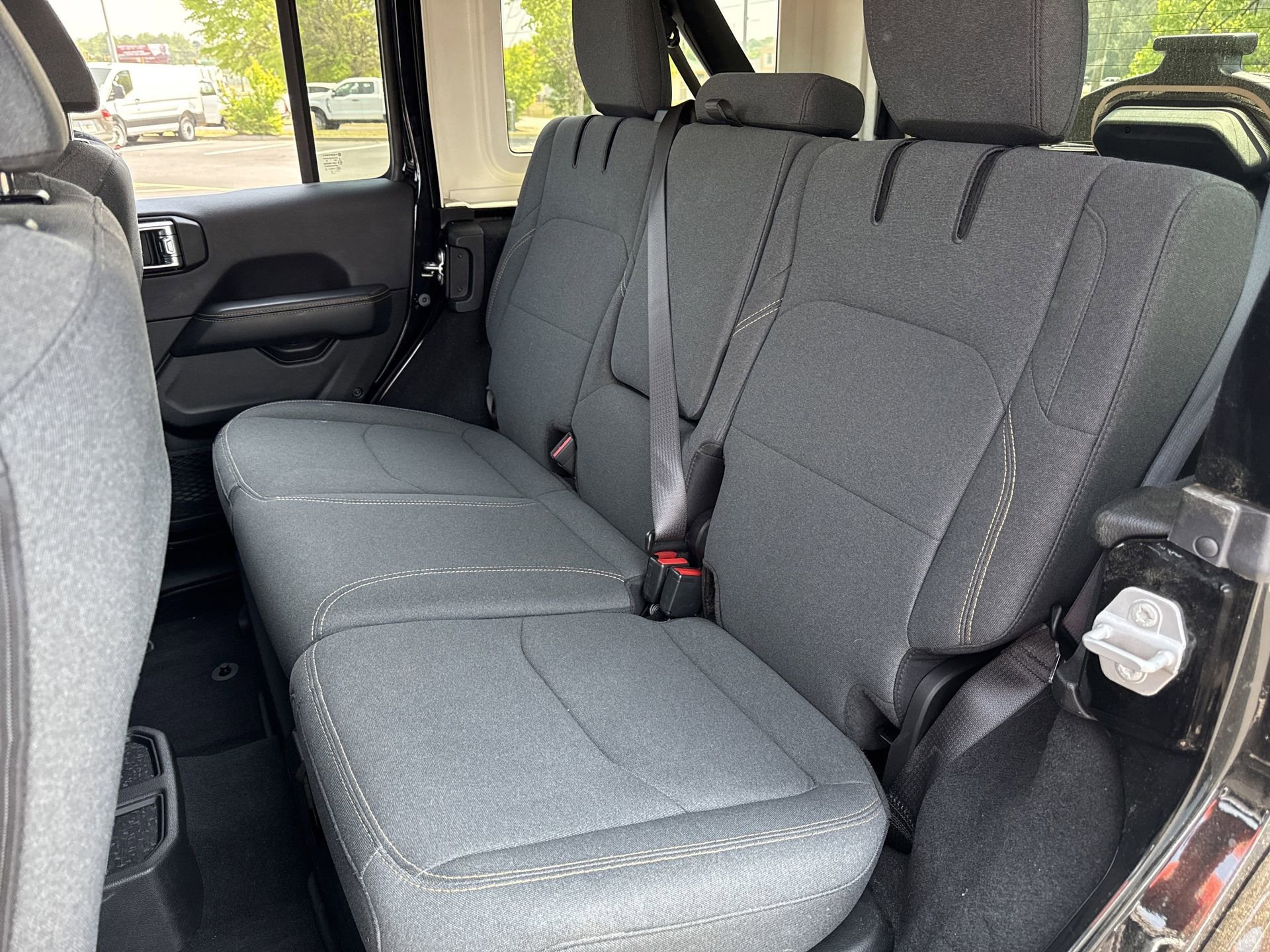 Used 2025 Jeep Wrangler Unlimited Sahara w/ Safety Group image 15