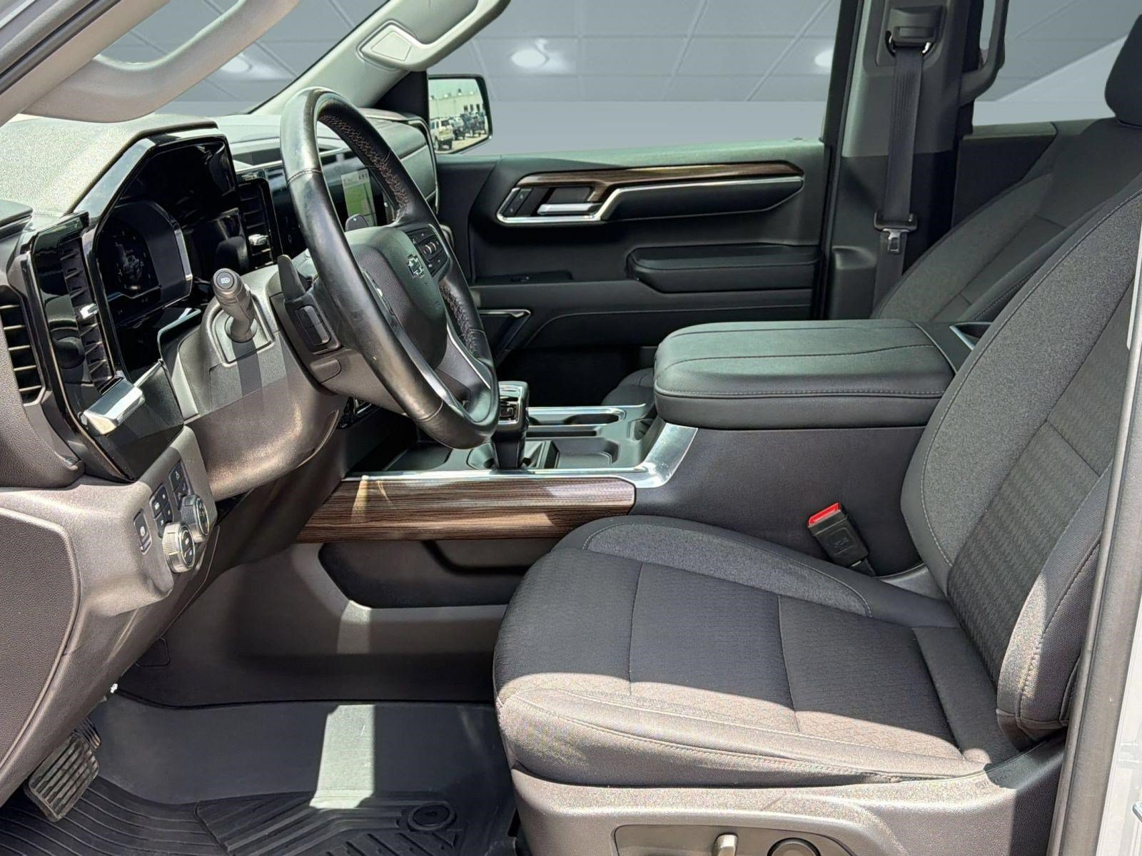 Used 2024 Chevrolet Silverado 1500 LT Trail Boss w/ Convenience Package II AWD/4WD image 5