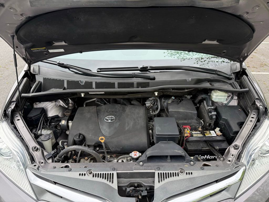 Used 2019 Toyota Sienna XLE w/ XLE Navigation Package AWD/4WD image 22