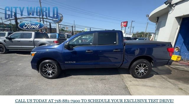 Used 2023 Nissan Titan SV image 7