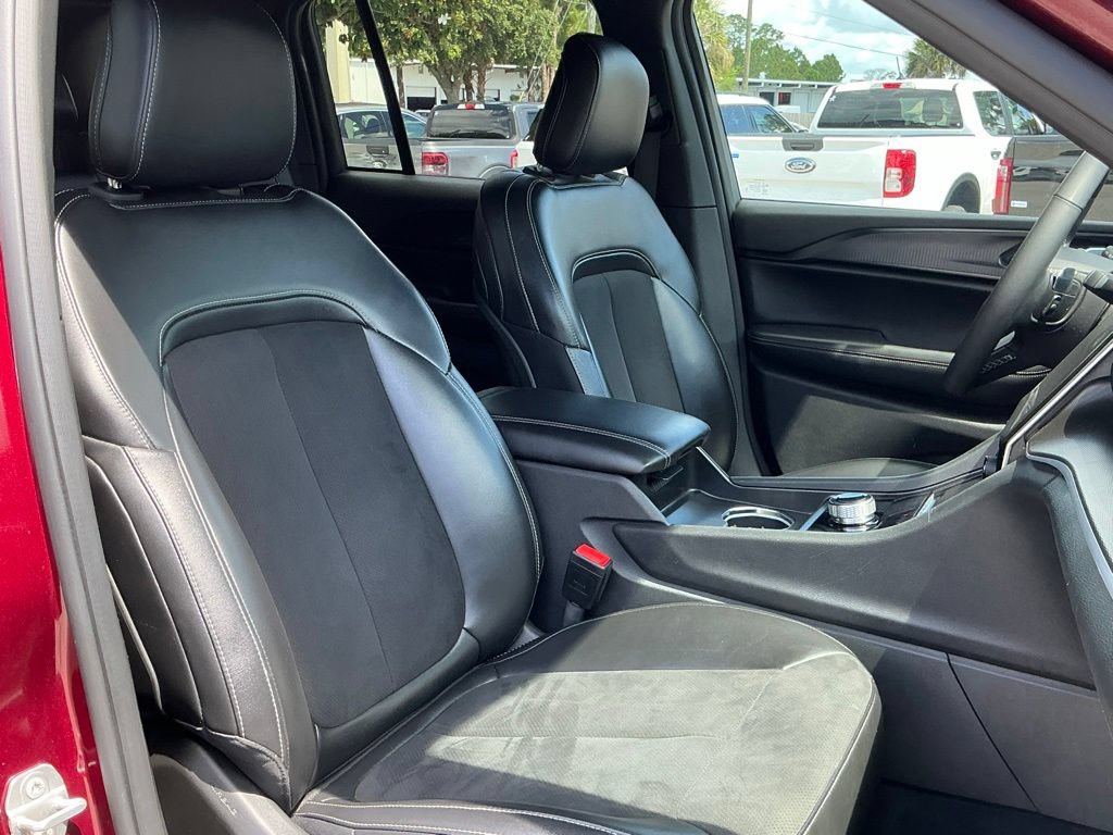Used 2024 Jeep Grand Cherokee Altitude AWD/4WD image 18