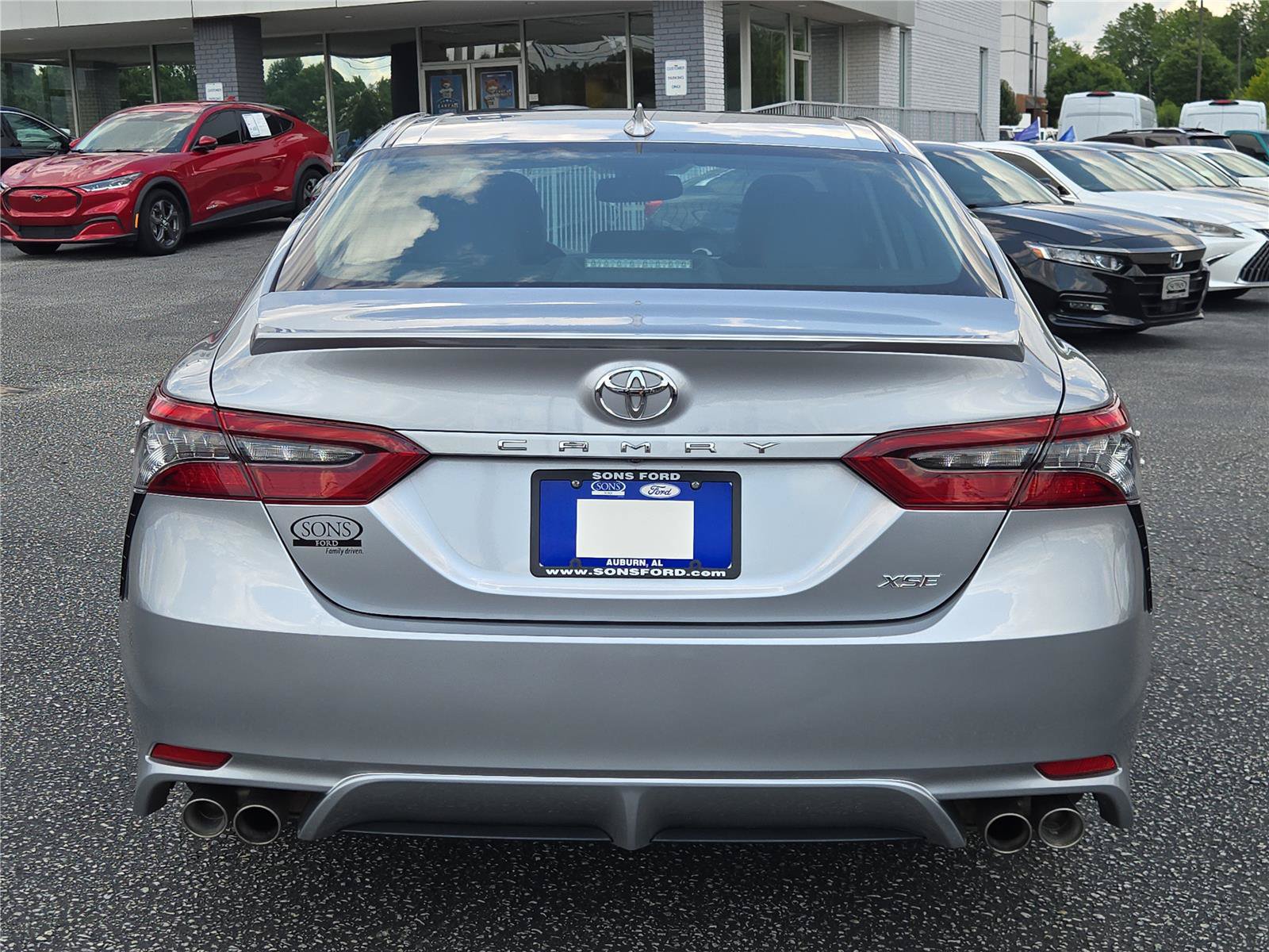 Used 2024 Toyota Camry XSE FWD image 8