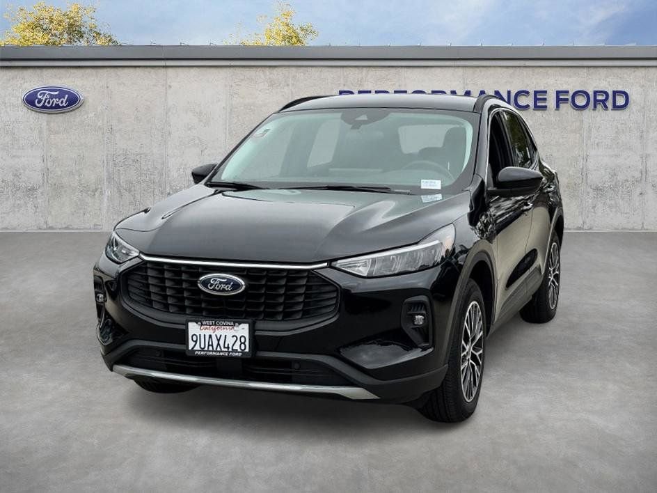 Certified 2023 Ford Escape SE FWD image 2