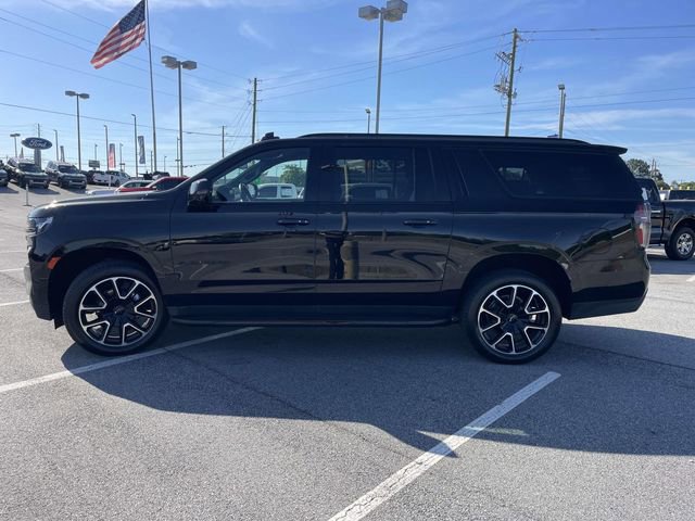 Used 2022 Chevrolet Suburban RST w/ Luxury Package RWD image 5