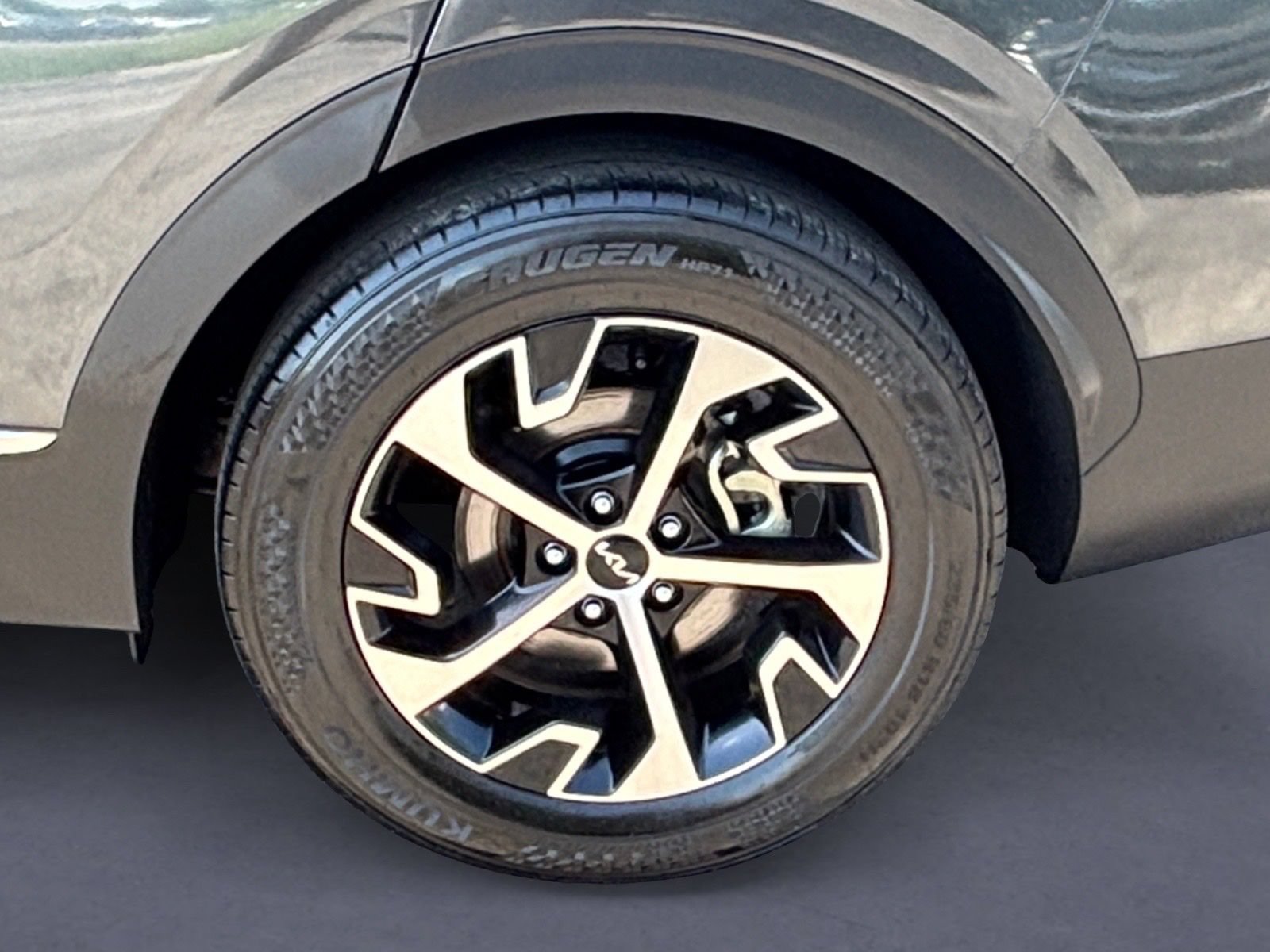 Used 2025 Kia Sportage EX FWD image 16