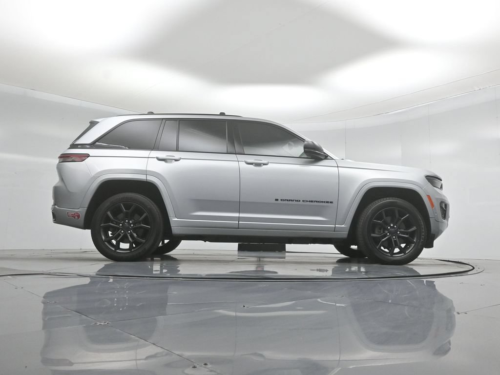Used 2023 Jeep Grand Cherokee 30th Anniversary AWD/4WD image 45