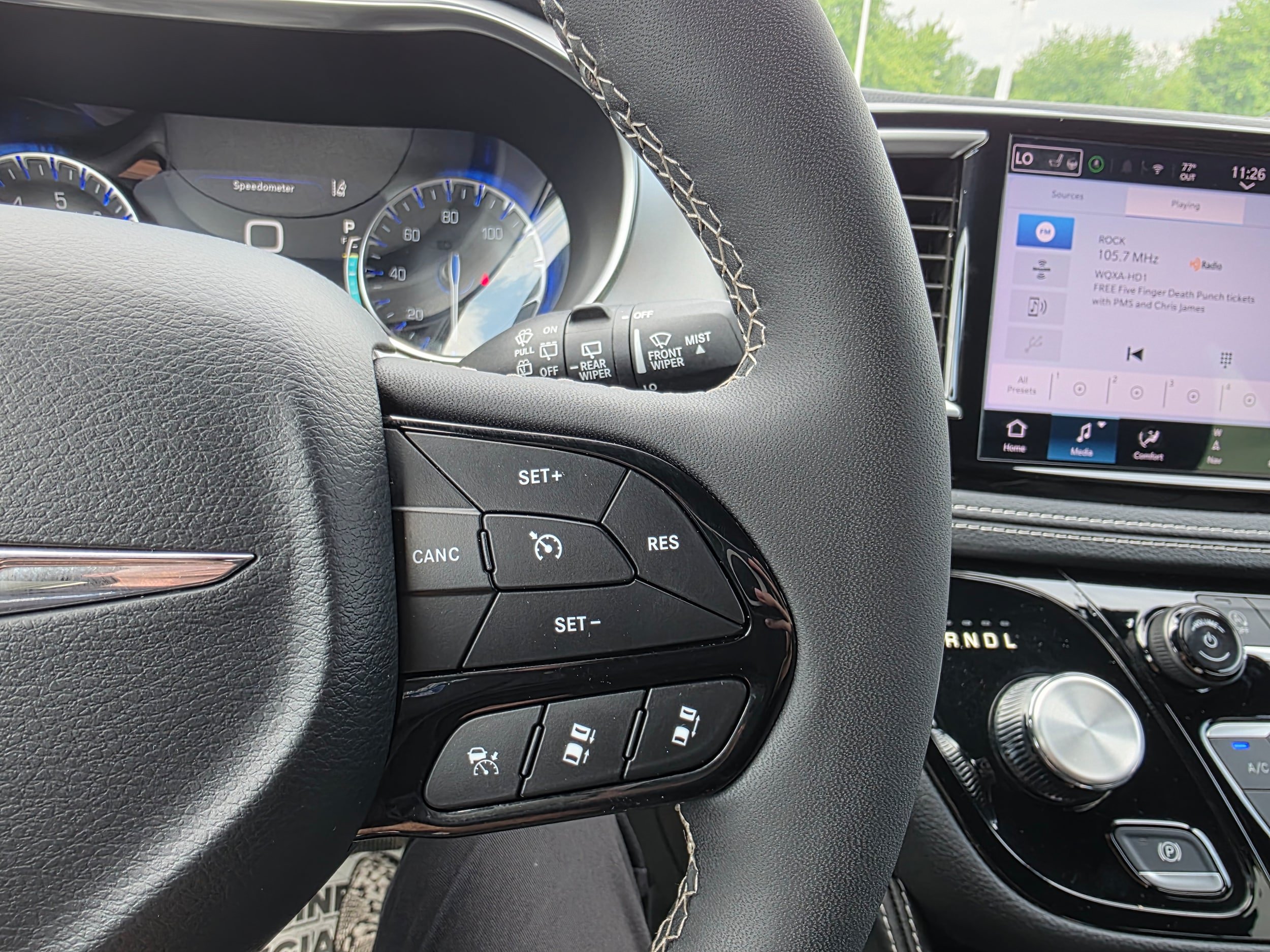 Used 2025 Chrysler Pacifica Limited FWD image 17