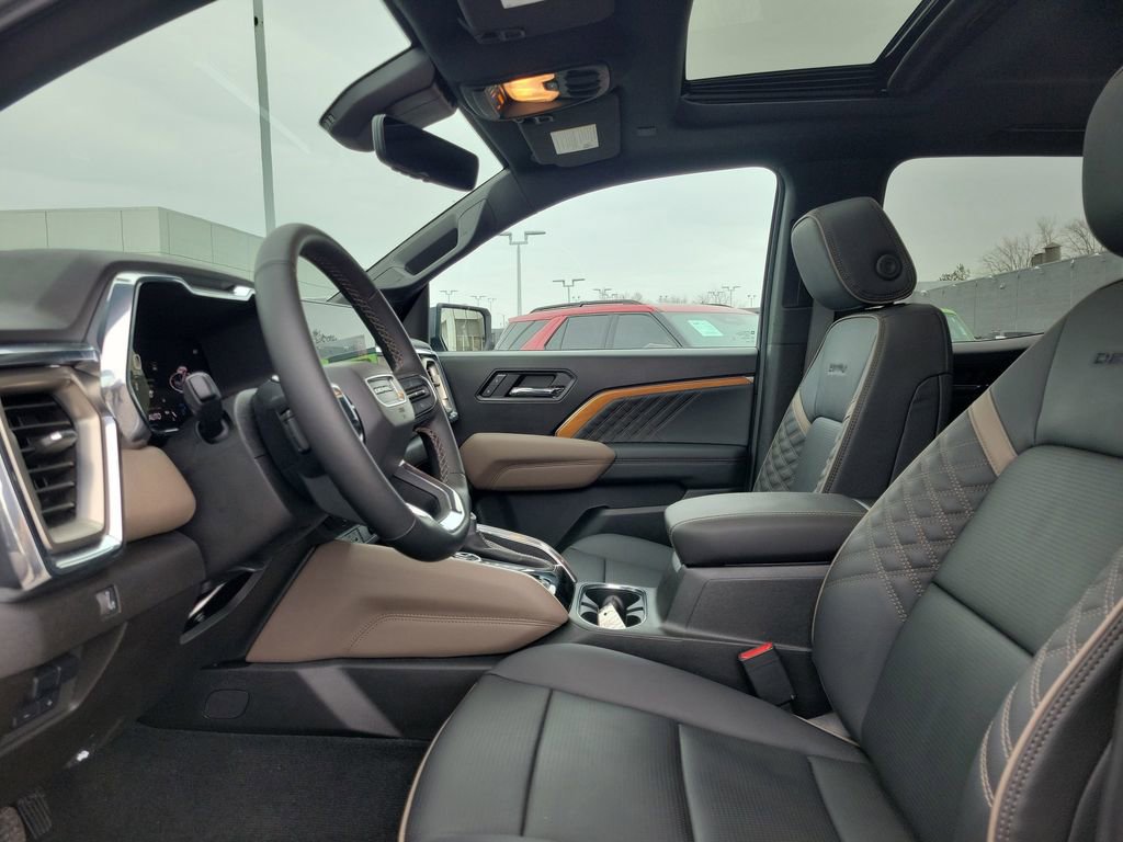 Used 2024 GMC Canyon Denali image 16