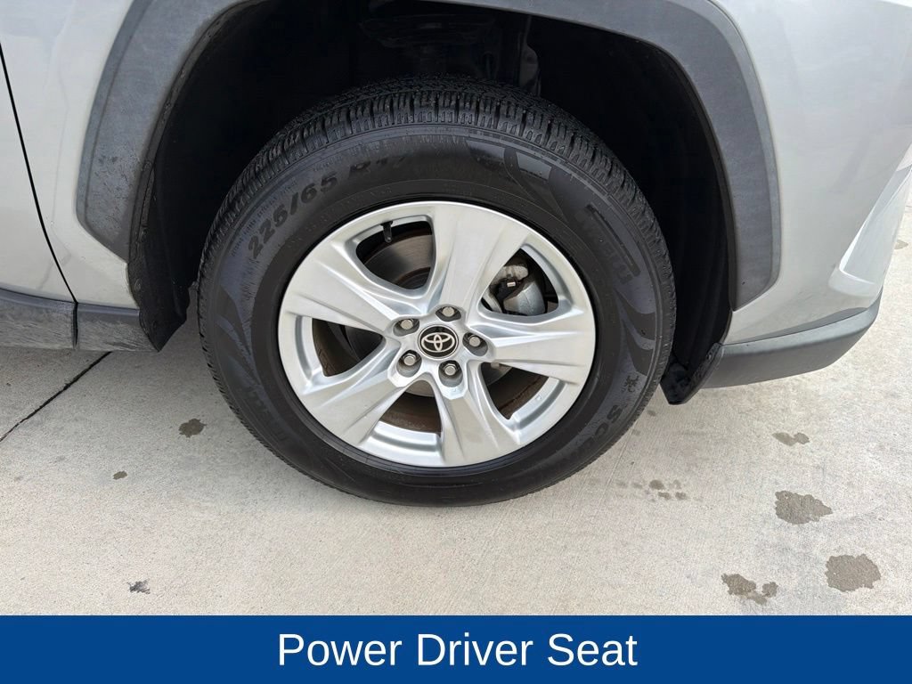 Used 2021 Toyota RAV4 XLE w/ Convenience Package FWD image 13