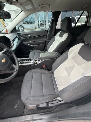 Used 2025 Chevrolet Trax LS w/ LS Convenience Package FWD image 4
