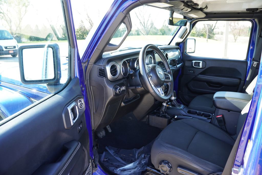 Used 2019 Jeep Wrangler Unlimited Sahara w/ Uconnect 4C Nav & Sound Group AWD/4WD image 15