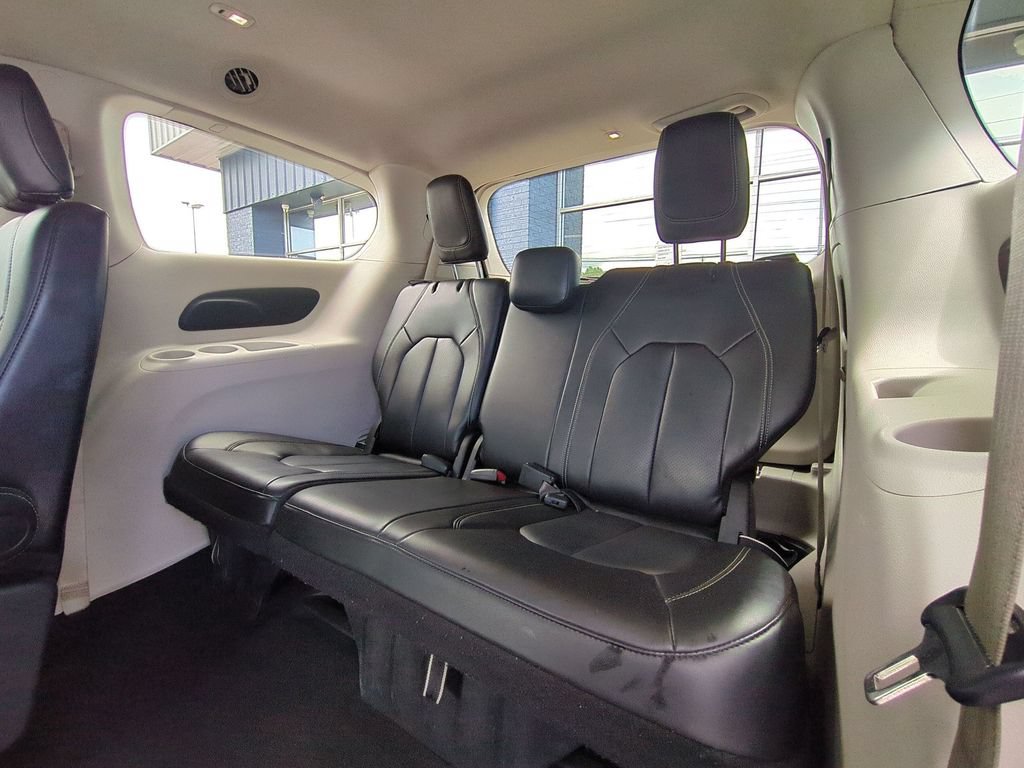 Used 2023 Chrysler Pacifica Touring-L FWD image 31