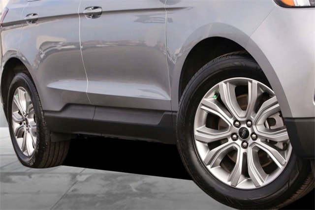 Certified 2024 Ford Edge Titanium image 3