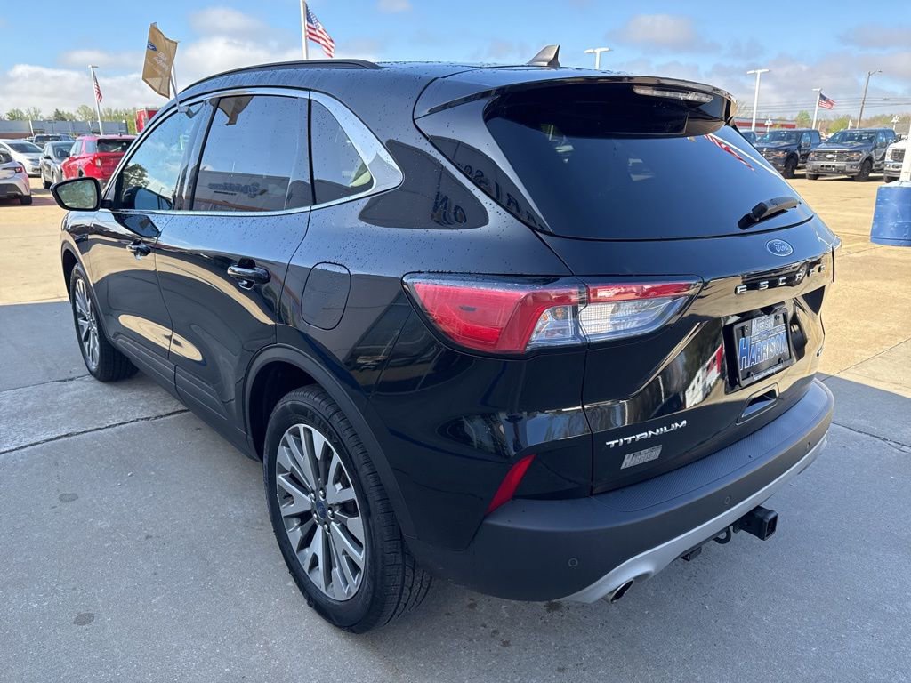 Certified 2022 Ford Escape Titanium w/ Class II Trailer Tow Package image 7