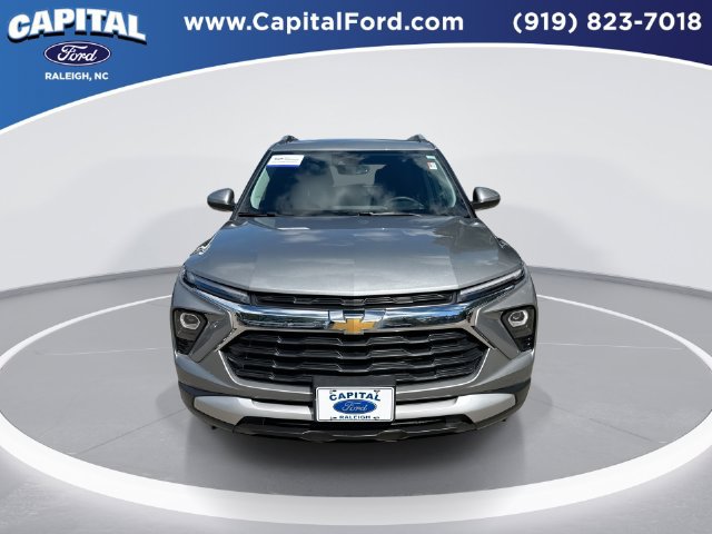 Used 2025 Chevrolet TrailBlazer LT w/ Convenience Package AWD/4WD image 3