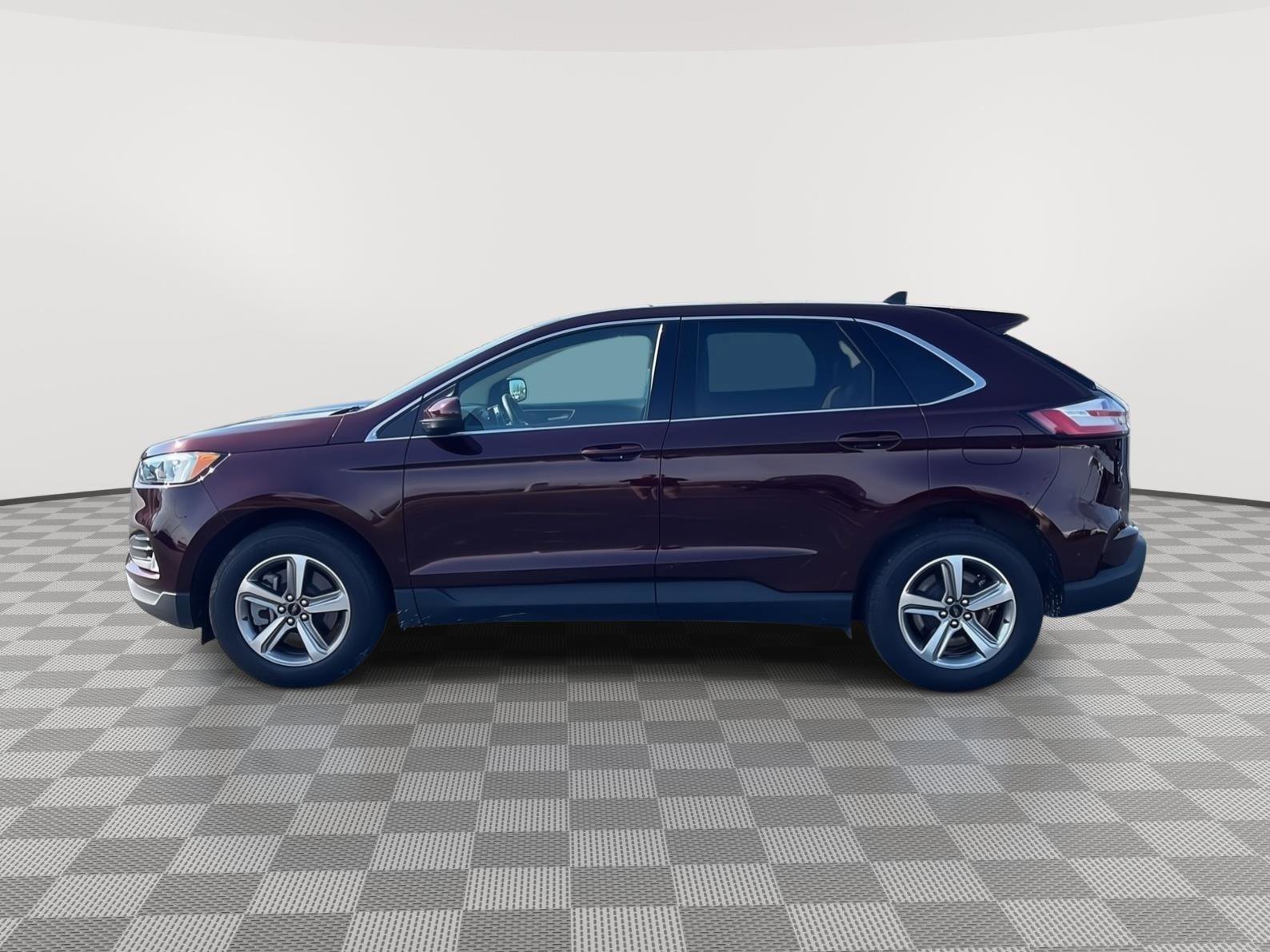 Certified 2024 Ford Edge SEL w/ Convenience Package image 2