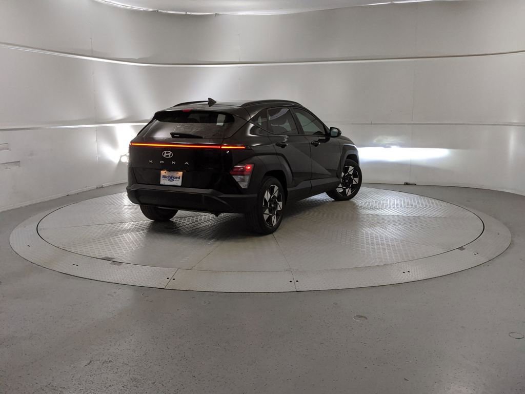 Used 2024 Hyundai Kona SEL image 3