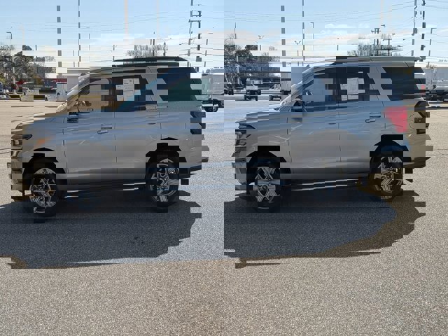 Certified 2023 Ford Expedition XLT image 2