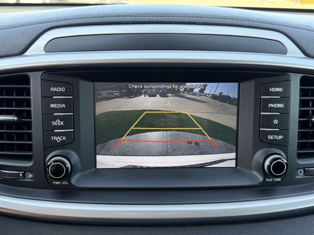 Used 2019 Kia Sorento LX image 16
