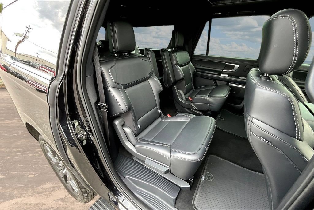 Certified 2025 Ford Expedition Max Platinum w/ Stealth Performance Package AWD/4WD image 27