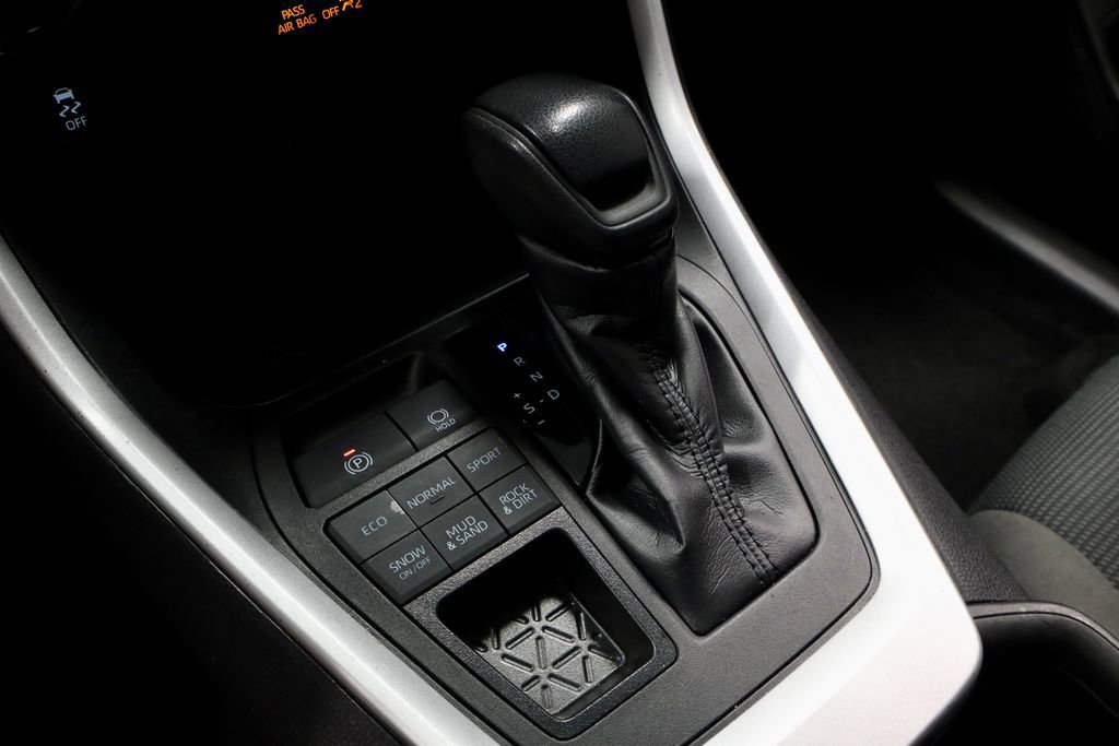 Used 2023 Toyota RAV4 LE AWD/4WD image 33