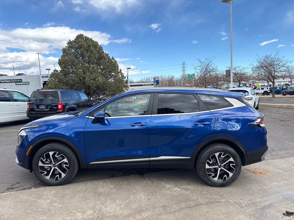 Used 2023 Kia Sportage EX image 2