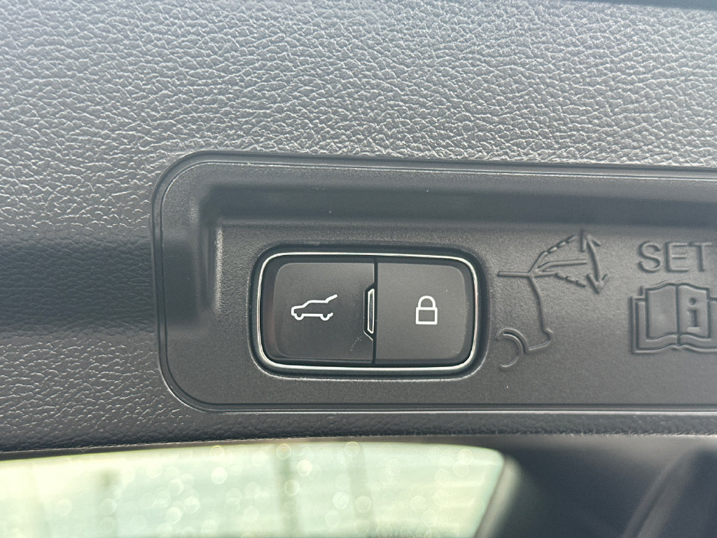 Certified 2021 Ford Explorer Limited w/ Equipment Group 301A RWD image 19