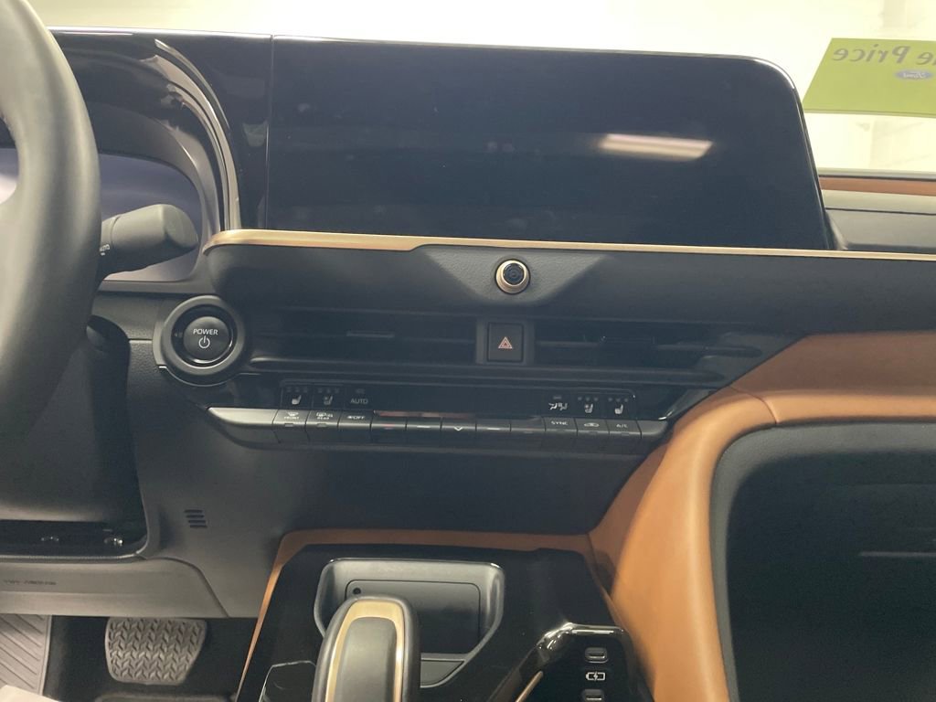 Used 2025 Toyota Crown Limited image 22