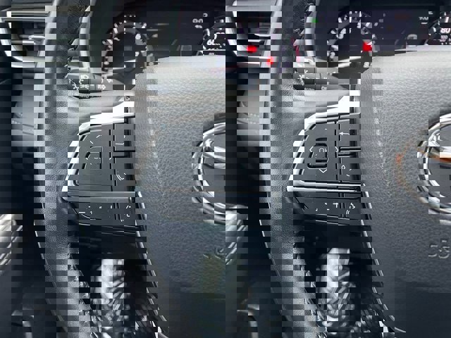 Used 2020 Toyota Highlander XLE image 19