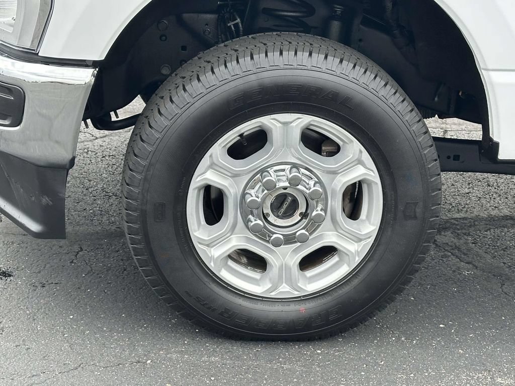 Certified 2025 Ford F250 4x4 Crew Cab Super Duty image 8