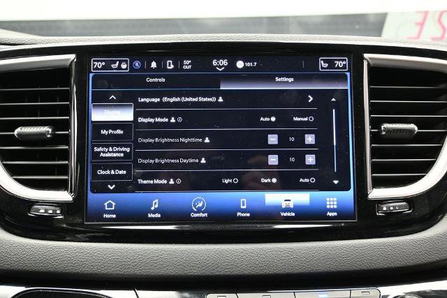 Used 2023 Chrysler Pacifica Touring-L FWD image 39