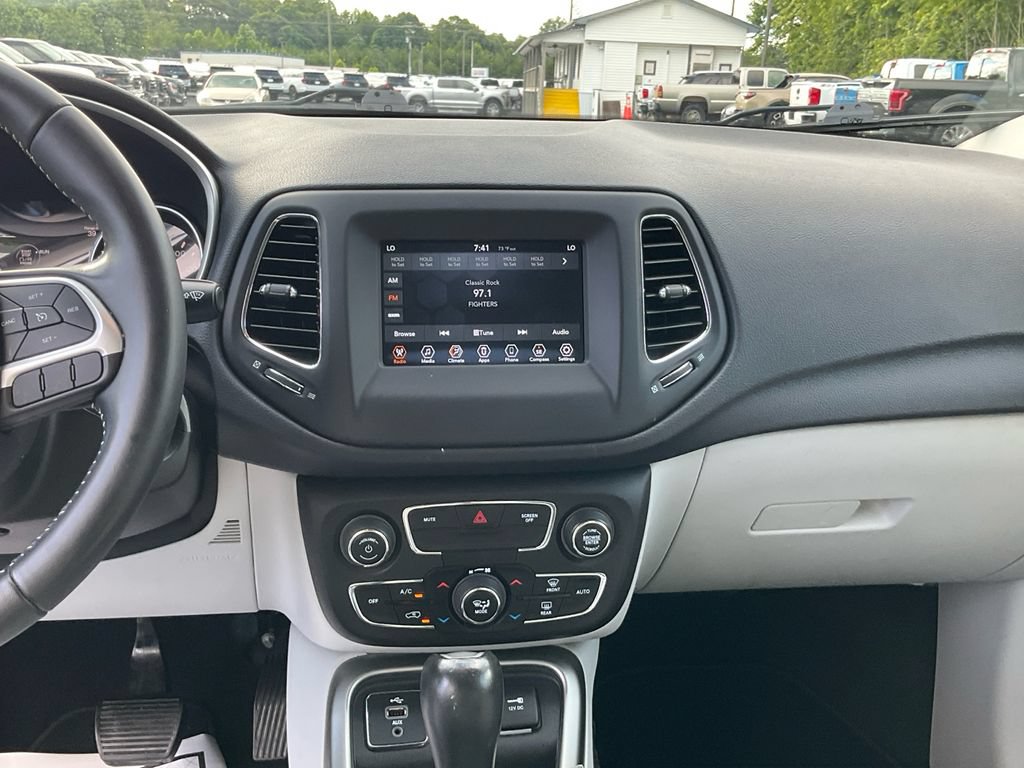 Used 2019 Jeep Compass Latitude w/ Popular Equipment Group FWD image 24