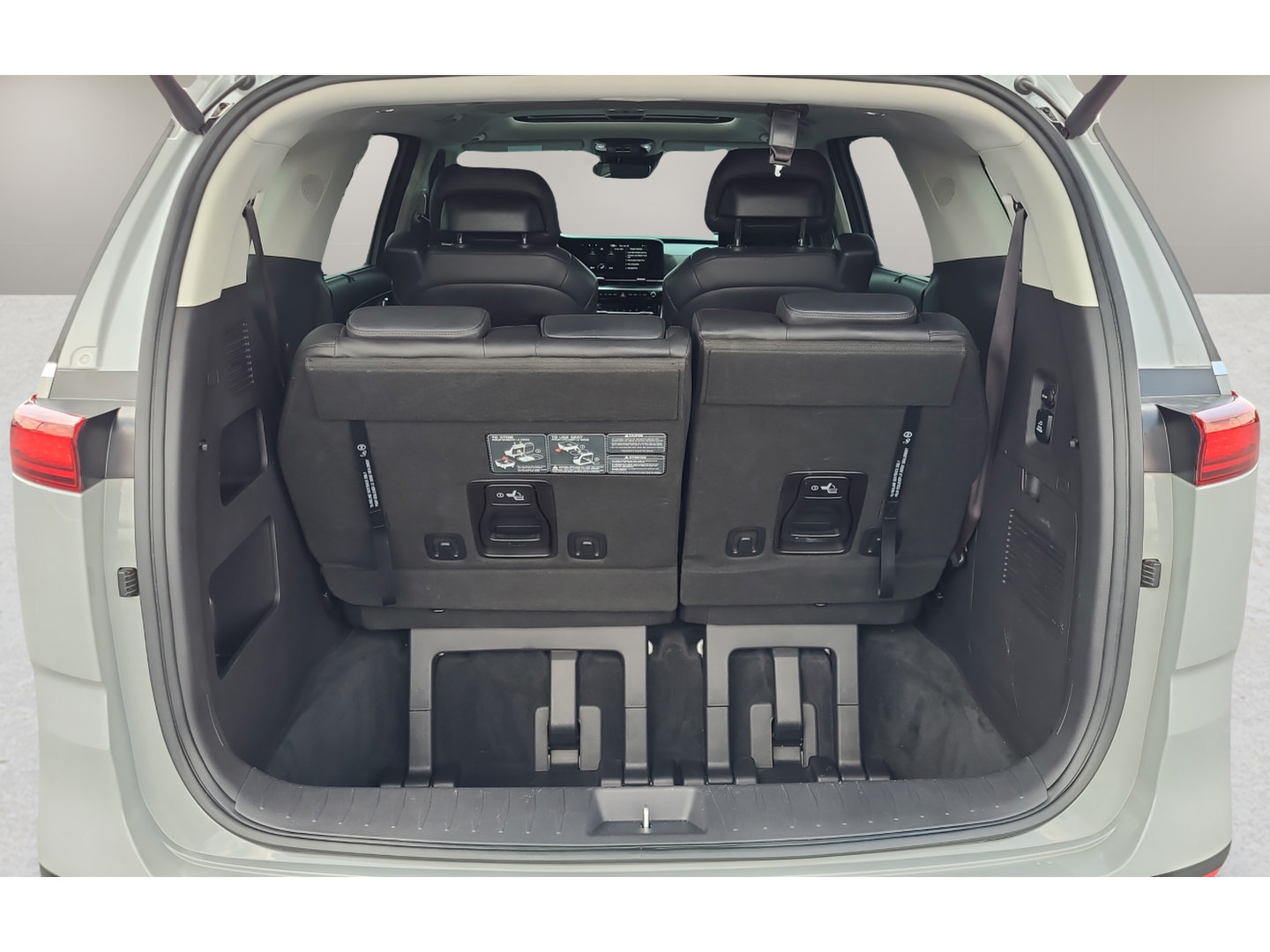 Used 2022 Kia Carnival SX Prestige FWD image 31