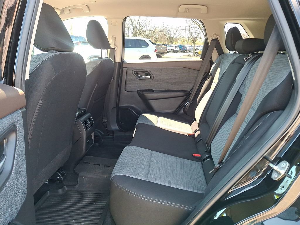 Used 2023 Nissan Rogue SV AWD/4WD image 13