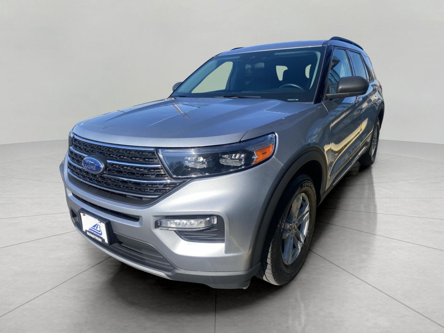 Certified 2023 Ford Explorer XLT w/ Equipment Group 202A AWD/4WD image 4