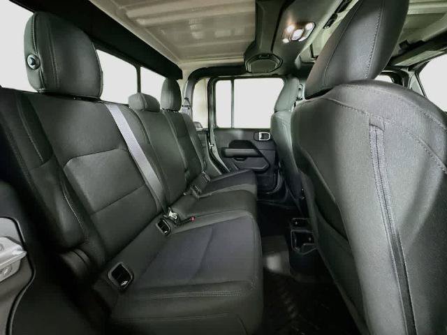 Used 2022 Jeep Gladiator Overland AWD/4WD image 31