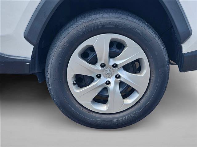 Used 2021 Toyota RAV4 LE FWD image 4