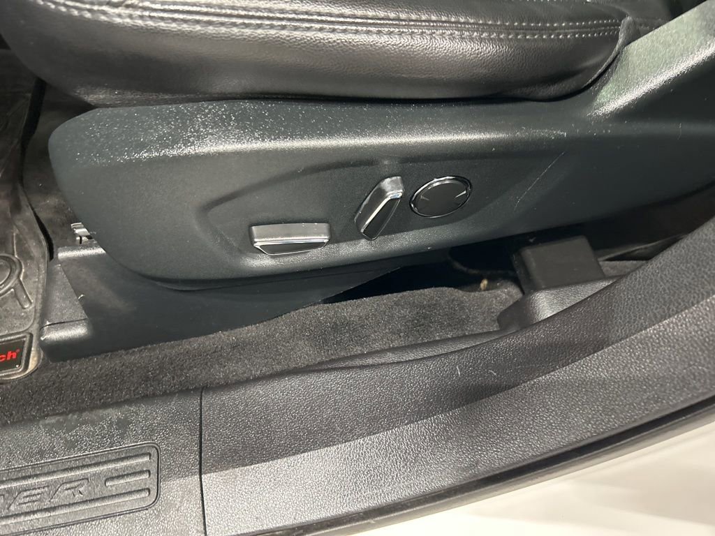 Certified 2018 Ford Explorer XLT w/ Equipment Group 202A image 11