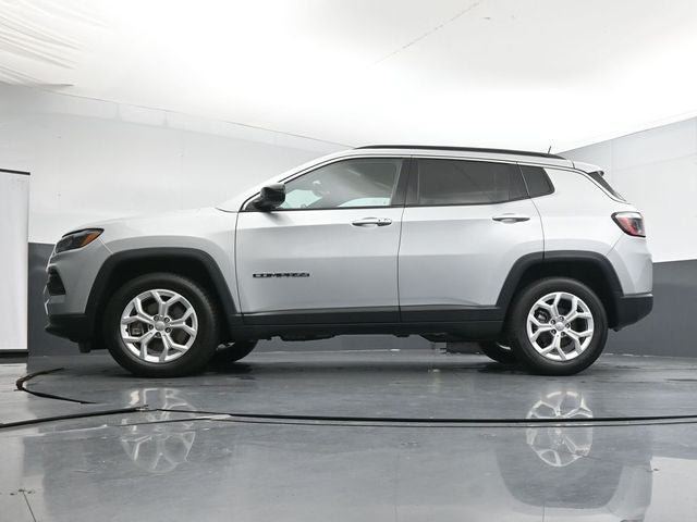 Used 2024 Jeep Compass Latitude AWD/4WD image 30