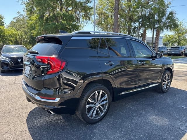 Used 2020 GMC Terrain Denali w/ Denali Premium Package FWD image 4