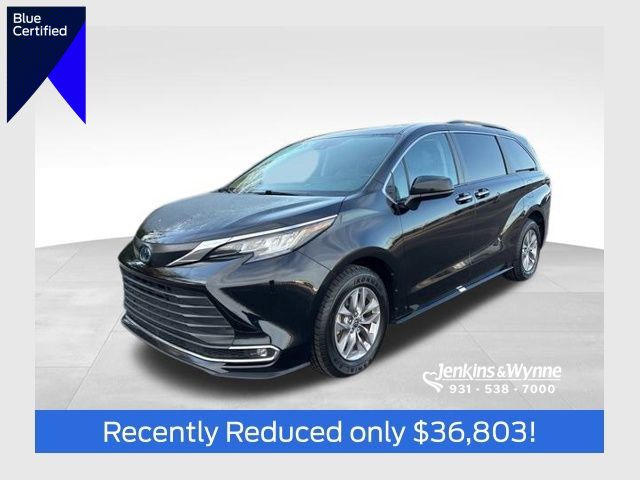 Used 2023 Toyota Sienna XLE image 1