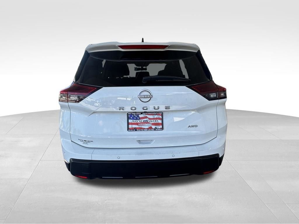 Used 2024 Nissan Rogue S image 4