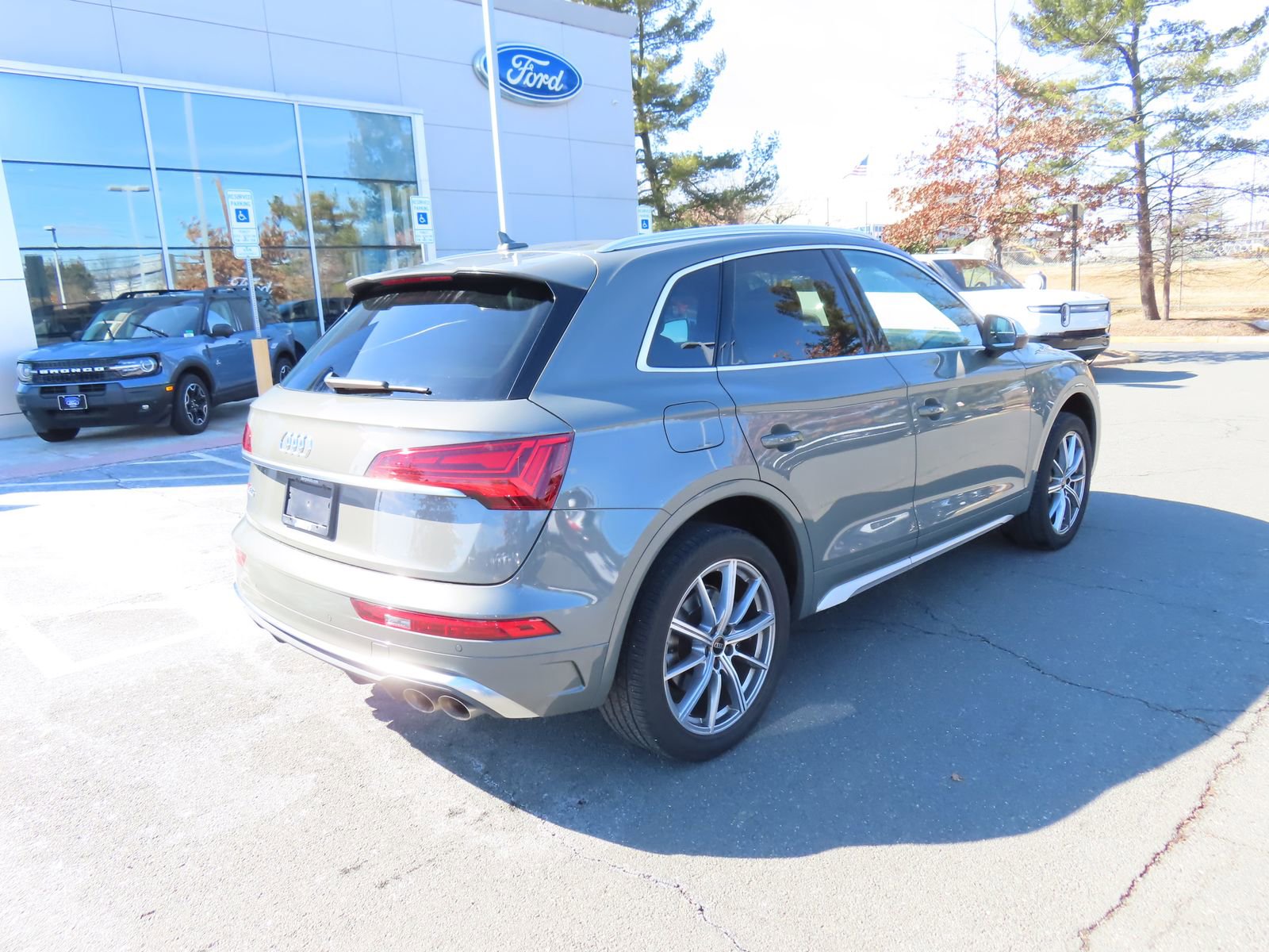 Used 2023 Audi SQ5 Premium w/ Convenience Package image 5