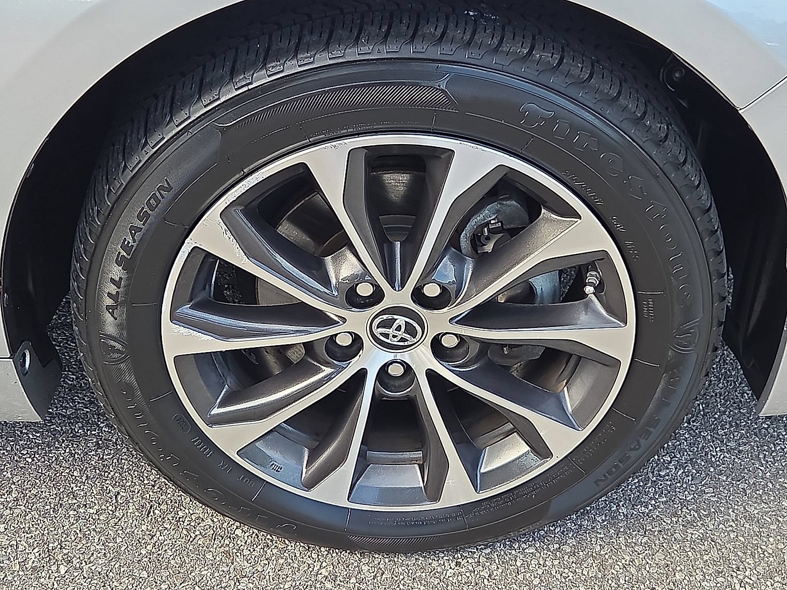 Used 2018 Toyota Avalon XLE Premium FWD image 7