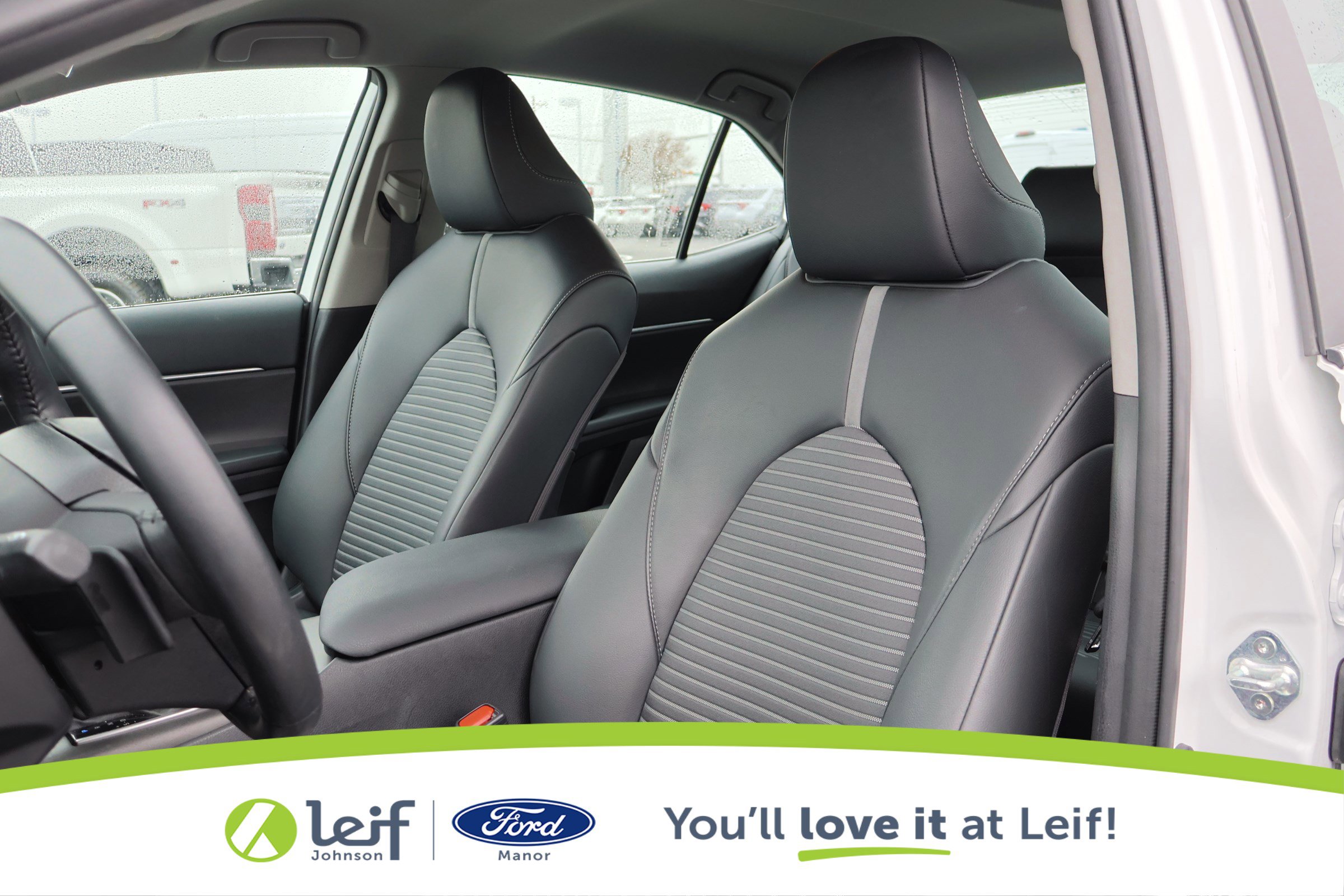 Used 2024 Toyota Camry SE image 12