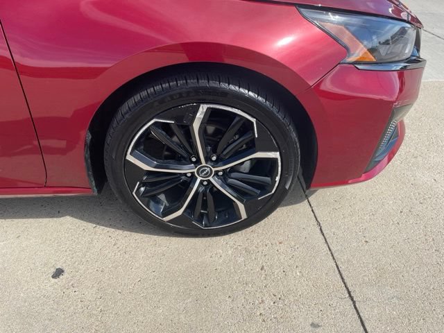Used 2024 Nissan Altima 2.5 SR FWD image 2