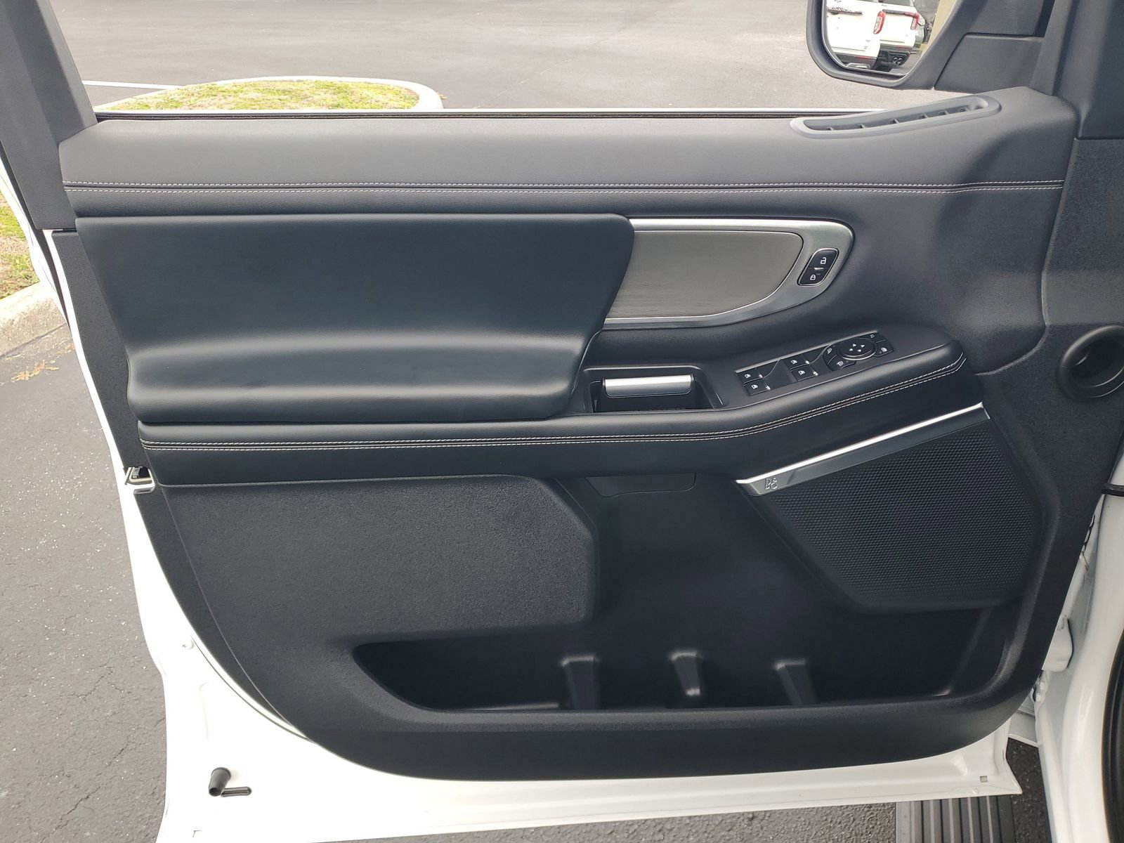 Certified 2025 Ford Expedition Max Platinum image 17