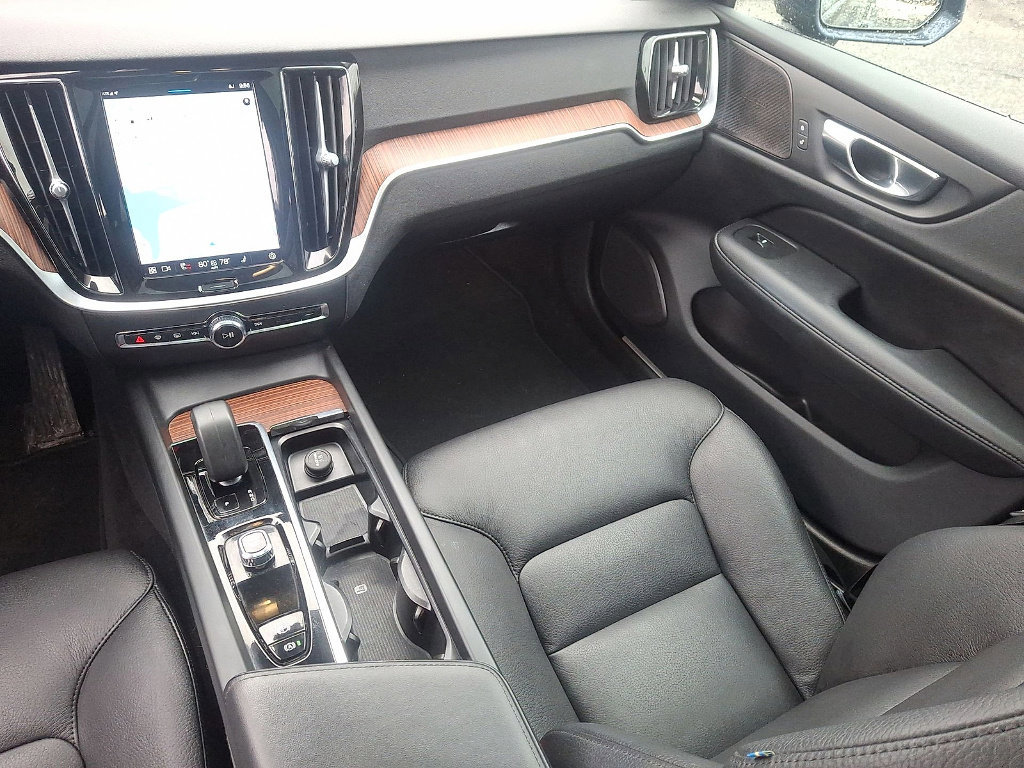 Used 2023 Volvo V60 B5 Cross Country Plus image 16