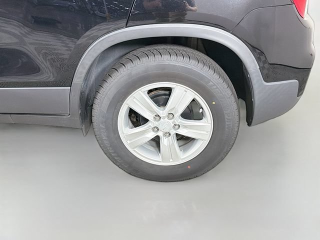 Used 2020 Chevrolet Trax LS w/ Tint and Cruise Package FWD image 33