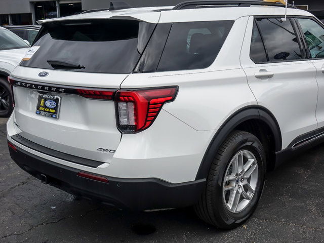 Certified 2025 Ford Explorer Active AWD/4WD image 7